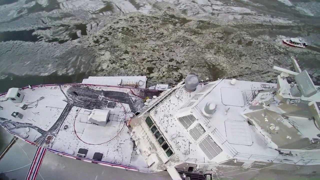 Eκτακτο – Θρίλερ με υπερσύγχρονο πολεμικό πλοίο των HΠΑ- Το USS Little Rock πάγωσε στους… πάγους